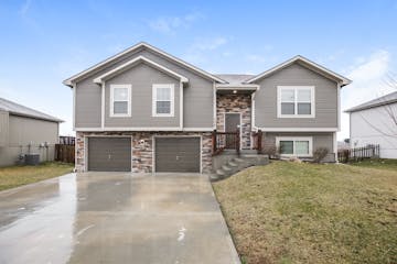 308 Golfview Dr Pleasant Hill, MO 64080